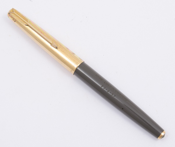 Caneta tinteiro PARKER 61 - CInza com dourado ( com gravação)