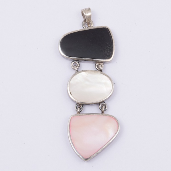 Pingente em prata 925 com 3 pedras e formatos diferente / Tam: 5,5cm, peso: 18gr