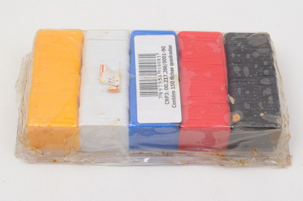 Jogo de 150 fichas de plástico colorido quadradas