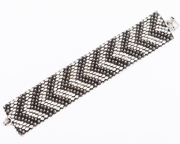 Pulseira em prata 925 Bali grossa com detalhes com padrões florais e geométricos / Tam: 3cm larg ´x 19cm comprimento / Peso:95,6gr