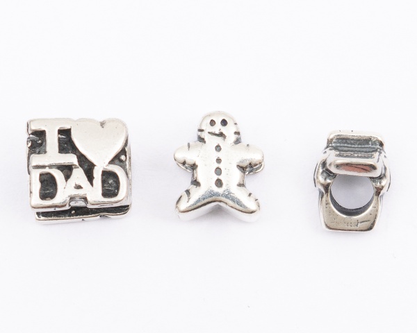 Lote com 3 Berloques para pulseira Pândora em prata 925, 1 boneco, 1 I love dad e 1 cristo