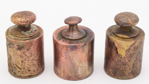 Lote com 3 pesos para balança em metal ( 853gr / 7,5cm , 995gr / 8cm , 989gr / 7,5cm)