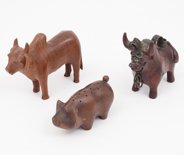 Lote com 3 esculturas decorativas em madeira / Tam: 17cm, 15cm e 14cm