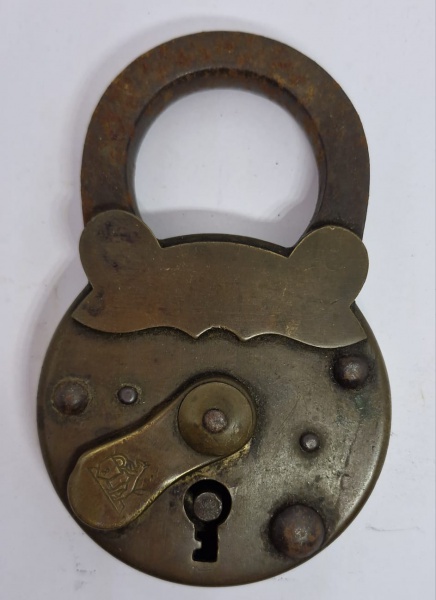 Antigo cadeado em Bronze com ferro - 12 X 7cm - sem chave