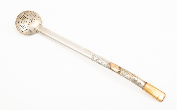 Bomba para chimarrão em prata com aplique em ouro 40grs / Tam: 23cm