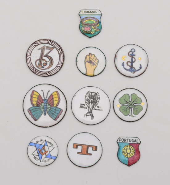 Lote com 10 medalhas em porcelana portuguesa