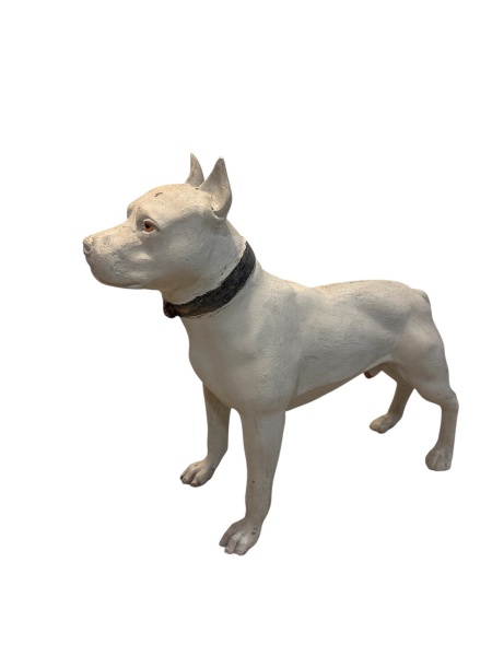 Linda escultura representando cachorro em ferro fundido. Medidas: 90x70x30cm.