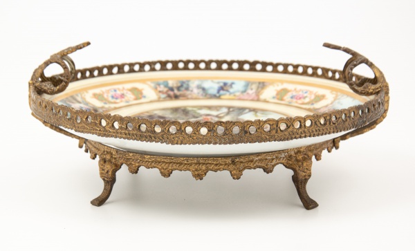 Antigo centro de mesa em cerâmica e com detalhe em bronze