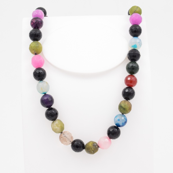 Colar com pedras coloridas / Fecho em ouro 750 KT / Tam: 42cm
