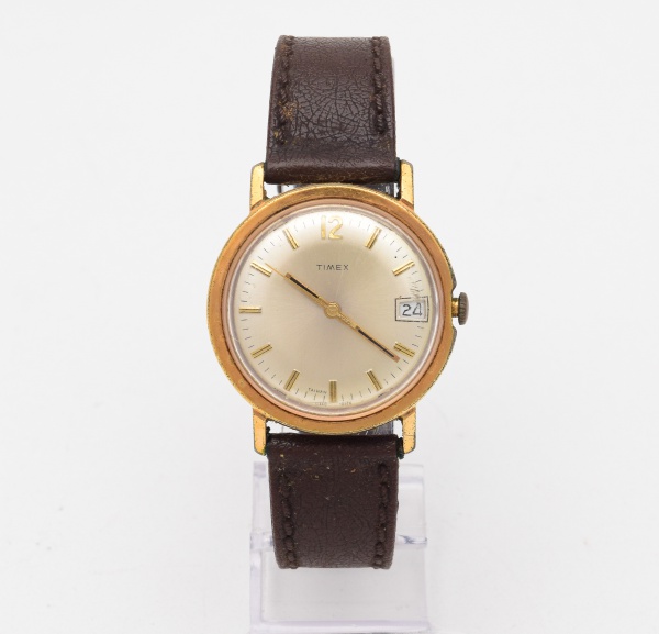 Relógio de pulso Timex a corda manual / Tam: 3cm - Sem garantias.