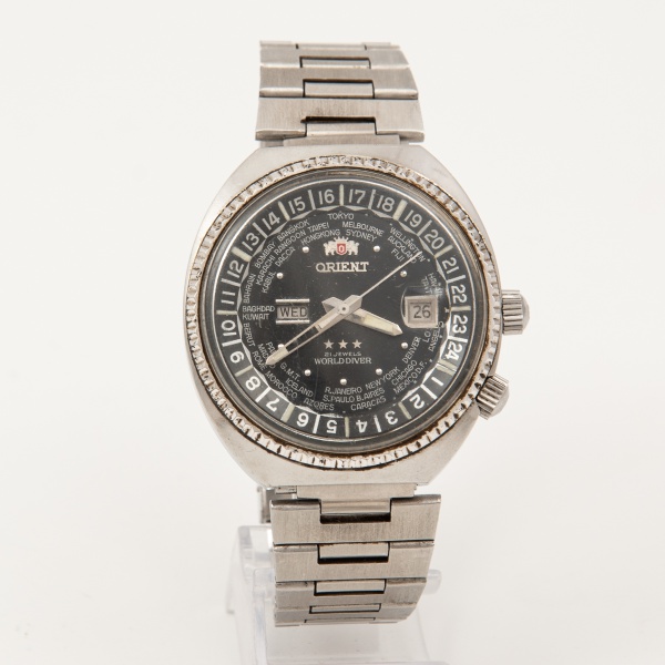 Relógio de pulso masculino ORIENT Caixa de aço,automatico e calendário duplo / Tam: 4cm - Sem garantias futuras