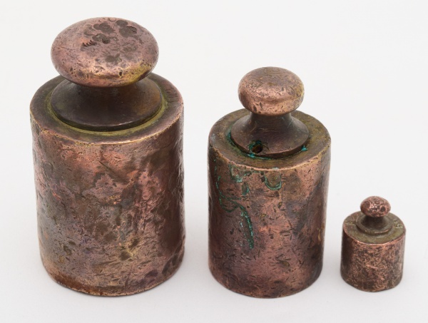 Lote com 3 pesos para balança em metal ( 50gr/ 2,5cm , 476gr/ 6,5cm , 988gr/ 7,5cm)