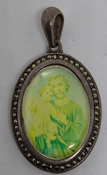Pingente oval com marcasitas Santo Antônio / 3cm
