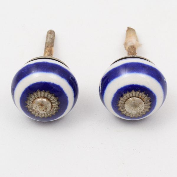 Par de puxadores em porcelana / Azul e branco / Tam: 3 x2,5cm