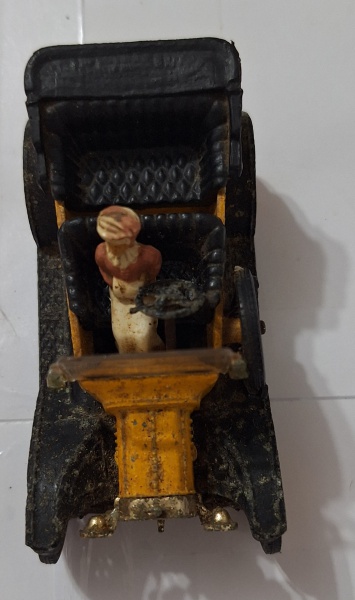 Carrinho CORGI - Preto com amarelo / Tam:8cm