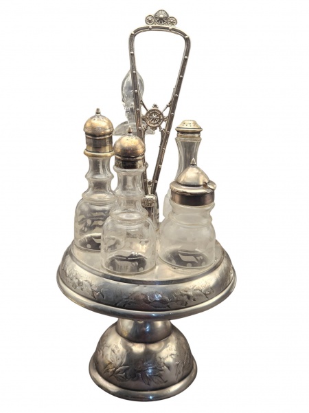 Lote 43 Art Nouveau - ANTIGO GALHETEIRO EM METAL ESPESSURADO A PRATA, MARCA RED & ... Valor inicial: