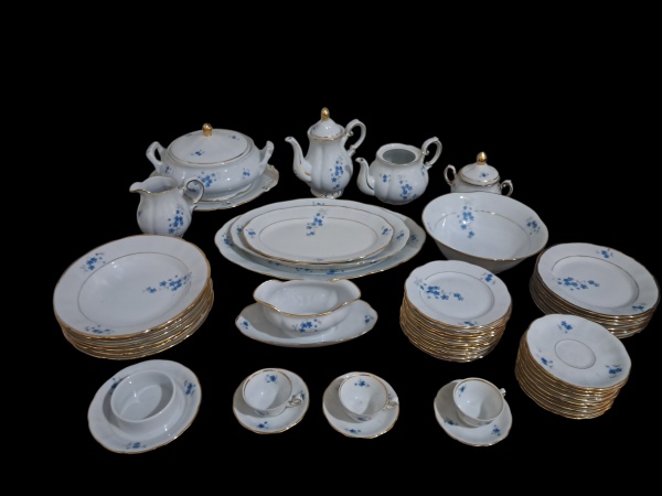 Joias . Importante aparelho de jantar e chá em porcelana Barão do Rio Branco, composto ...