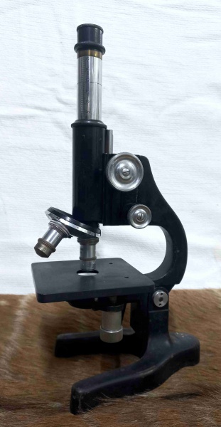 Joias . MICROSCOPIO ERNST LEITZ WETZLAR- MADE IN GERMANY- PÓS SEGUNDA GUERRA MUNDIAL. ...