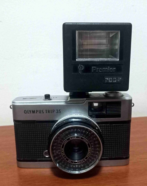 MAQUINA FOTOGRAFICA OLYMPUS TRIP 35 COM FLASH. Analógica dos anos