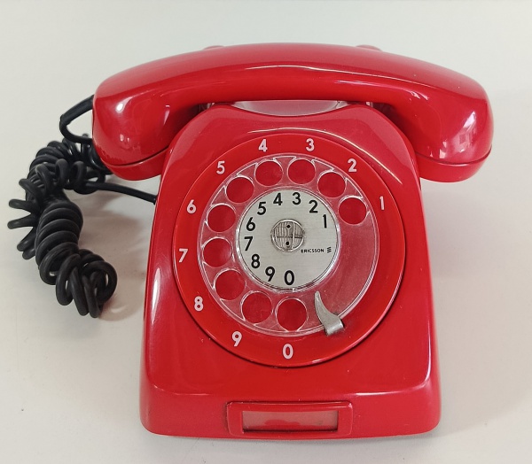 Telefone Ericsson Vermelho - Anos 1980. Não testado. Atendimento de  2ª a 6ª feira das 9h às 17h (51) 99737-8331 diego_a