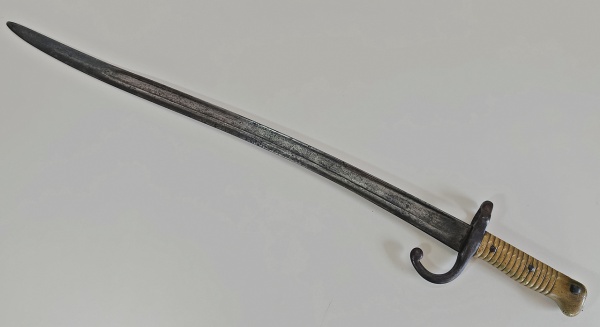 Baioneta Yatagan do fuzil chassepot modelo 1866 - 69cm.Lâmina: 57cm Comprimento total: 69cm.Ausência da bainha. Atendime