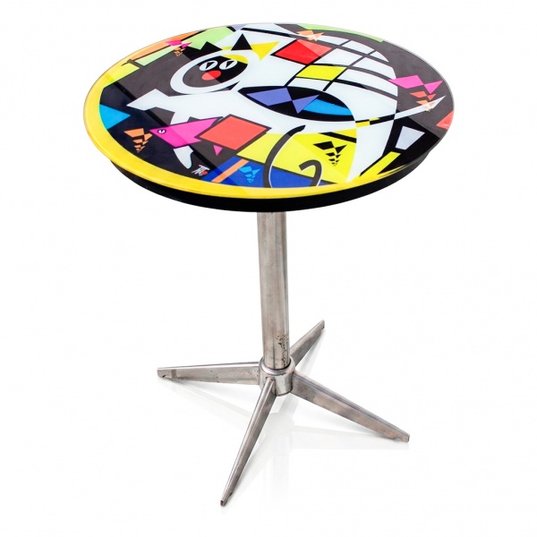 Joias . Uma estilosa mesa bistrô com personalização inspirada na vibrante e icônica ...