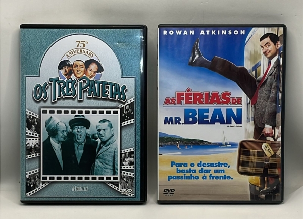 Lote com dois filmes de comédia em DVD, sendo Os Três Patetas A Fortaleza e As Férias de Mr. Bean