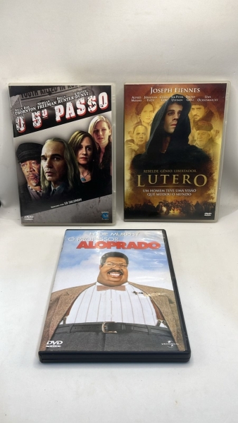 Kit com 3 DVDs originais de filmes sendo O 5 Passo com Billy Bob Thornton, Lutero com Joseph Fiennes e O Professor Aloprado com Eddie Murphy. Os discos de cinema usados encontram-se em bom estado de c