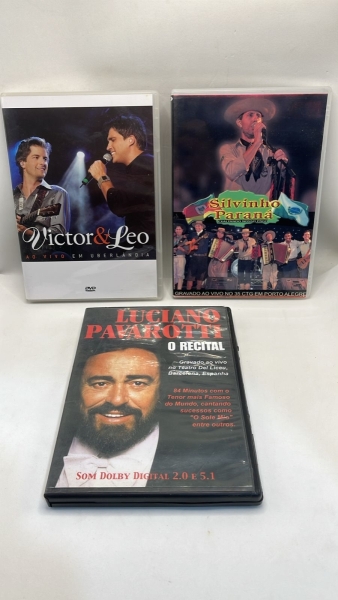 Lote com 3 DVDs musicais originais, incluindo os shows Victor e Leo Ao Vivo em Uberlândia, Silvinho Paraná gravado no 35 CTG e Luciano Pavarotti O Recital gravado no Teatro Del Liceu. Todos os itens a