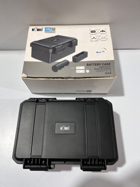 Case Rígido de Proteção para Baterias e Pilhas. Descrição: Estojo profissional de alta durabilidade para armazenamento seguro. Ideal para fotógrafos e entusiastas, possui compartimentos customizados c
