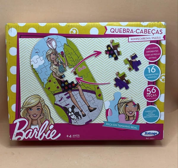 Quebra-Cabeça Barbie Xalingo Brinquedos com 56 Peças em Madeira Reflorestada, Permite a Criação de 16 Combinações de Looks Diferentes com Peças Extras de Roupas e Acessórios. Produto Educativo Recomen