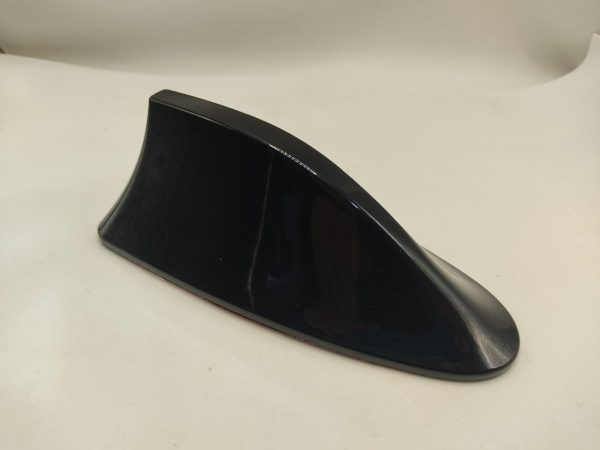 Antena Tubarão Automotiva Universal em Plástico na Cor Preta para Teto de Veículo, Design Aerodinâmico para Melhor Estética. Peça com Acabamento Brilhante e Compatibilidade Geral, Mede Aproximadamente