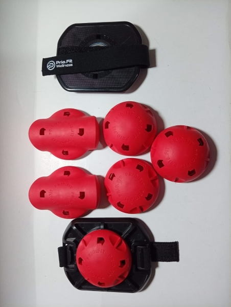 Kit de Automassagem Prio. Fit Wellness - Liberação Miofascial Modular. Acompanha uma elegante bolsa de veludo preta para guardar e transportar todo o kit com segurança.