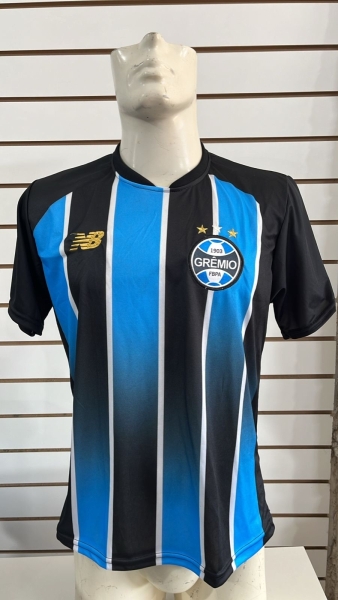 Camisa de Futebol do Grêmio FBPA Modelo Tricolor com Número 10 e Patrocínio Banrisul, Confecção J.R Sports em Poliéster Tamanho P, Logotipos Estampados da New Balance e do Clube.