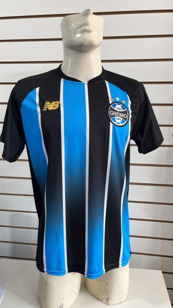 Camisa de Futebol do Grêmio FBPA Modelo Tricolor com Número 10 e Patrocínio Banrisul, Confecção J.R Sports em Poliéster Tamanho M, Logotipos Estampados da New Balance e do Clube.