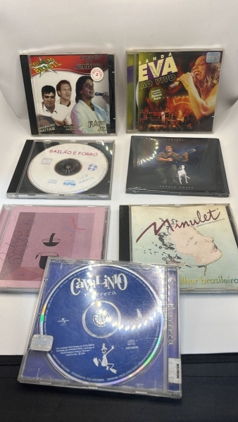 Lote de Sete CDs de Música Brasileira e Regional com Estojos de Acrílico, Inclui Banda Eva Ao Vivo, Sérgio Rojas, Cavalinho, Minulet e Coletâneas de Sucessos como Bailão e Forró.