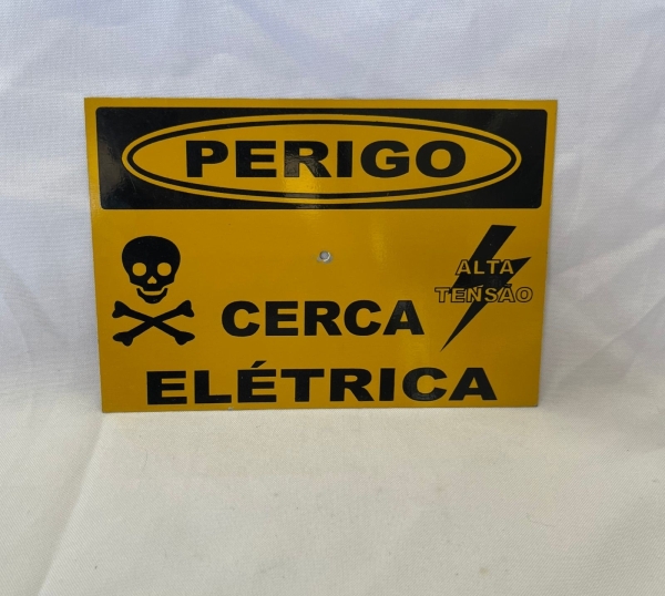 Antiga Placa Em Metal Alta Tensão Perigo