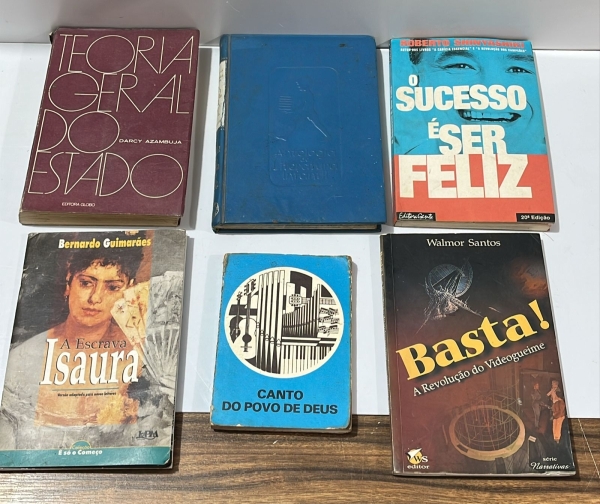 Lote de livros diversos.