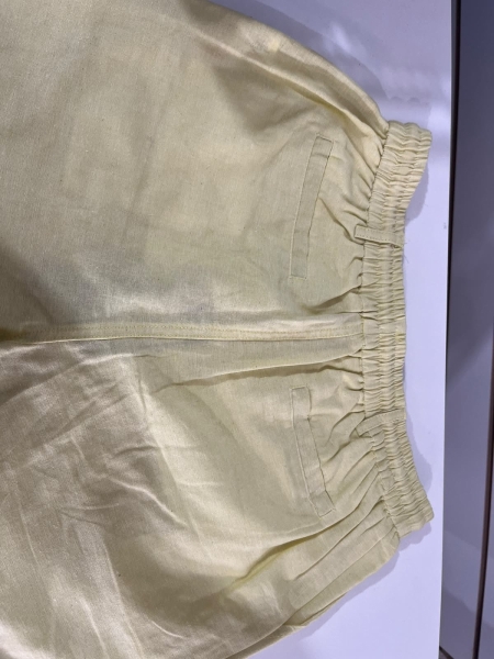 Bermuda STRUTURA masculina nova na cor amarelo TamanhoM