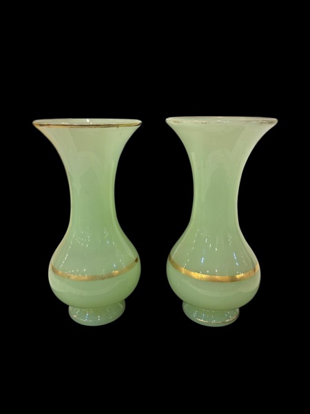 Joias . OPALINA BACCARAT URALINA - Par de excepcionais vasos em opalina francesa cor ...