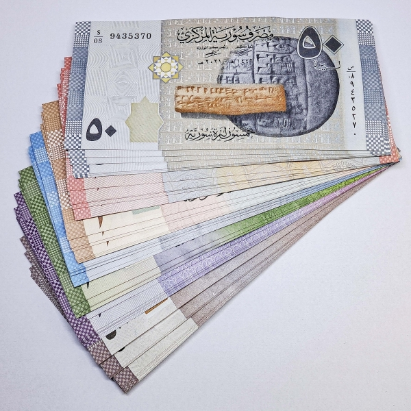 Lote 543 Cédula da Siria - 50 a 5000 Pounds - 10 Séries com 7 Cédulas - FE Valor inicial: R$ 270,00