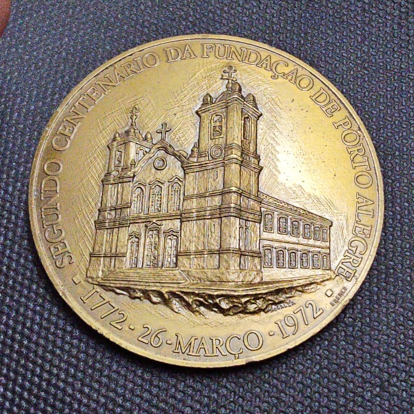 Joias . Medalha CBD 50 anos 1914 a 1964. Marcas do tempo. Perte foto 4