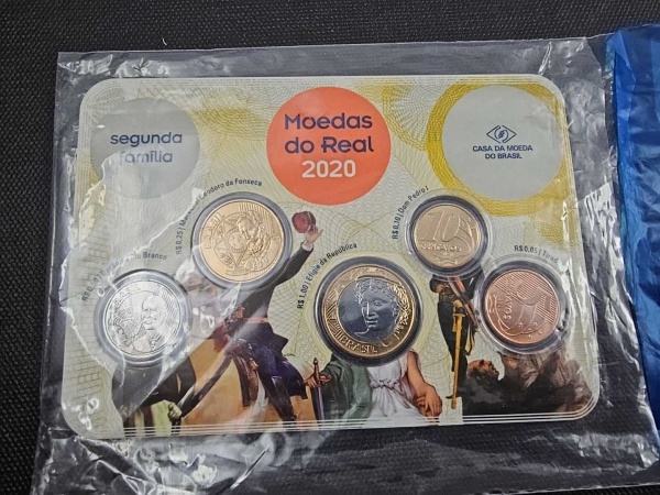 Joias . Brasil Império, moeda de ouro de 1832R de 6400 réis, D. foto 1