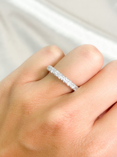 Joias . ALIANÇA RIVIERA, EM PLATINA, DIAMANTE, ARO: 15,5, PESO: 2.9 gr, DIAMANTES: 23X ...