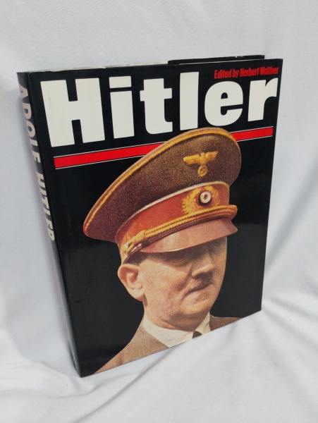 Lote 492 LIVRO / HITLER / edited by herbert walther / inumeras fotos e ilustrações em ... Valor de v