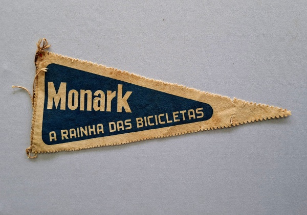 Joias . Registro da consolidação da cultura do ciclismo no cotidiano brasileiro. ...