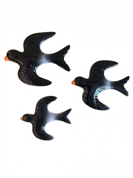 Joias . Trio de andorinhas em porcelana para parede , medindo 1 foto 4