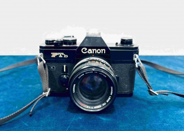 Câmera Canon FTb QL - Lens FD 50mm. Não testada, sem garantia. Maiores informações, whatsapp 11.98562.6822.