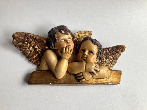 Joias . Figura de dois anjos cupido em gesso. Possuem desgastes conforme foto. Medida a ...