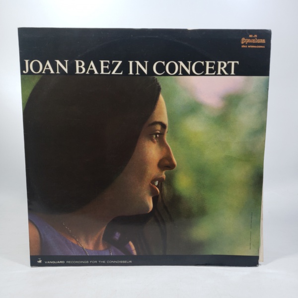Disco de vinil: Joan Baez in Concert. Produto original. Gravadora Vanguard. Lado A 7 faixas, Lado B 7 faixas. Capa Standard em bom estado de conservação, com sinais de uso, manuseio e desgastes. Pode conter riscos, mesmo que superficiais, podendo ocasionar algum nível de ruído na audição. Disco não testado.